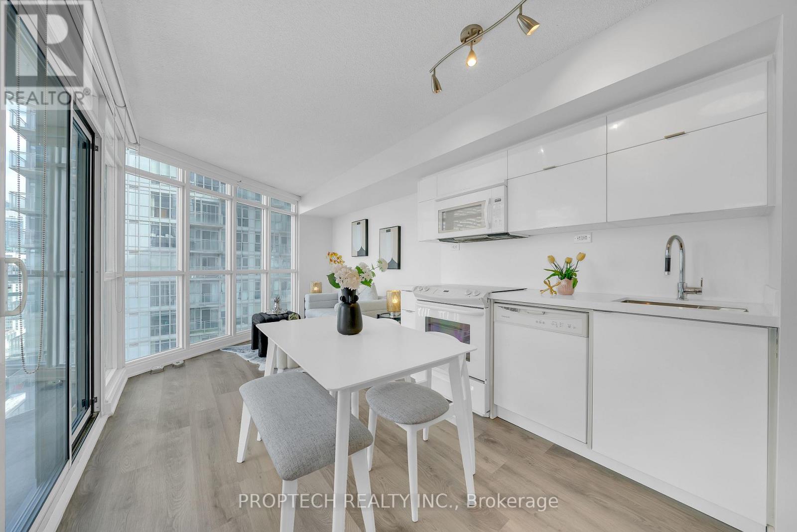 2902 - 21 ICEBOAT TERRACE - Photo 5 of 18, Toronto (Waterfront Communities), Ontario