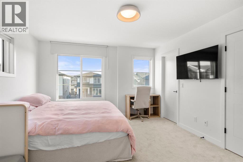 33 Shale Avenue, Cochrane