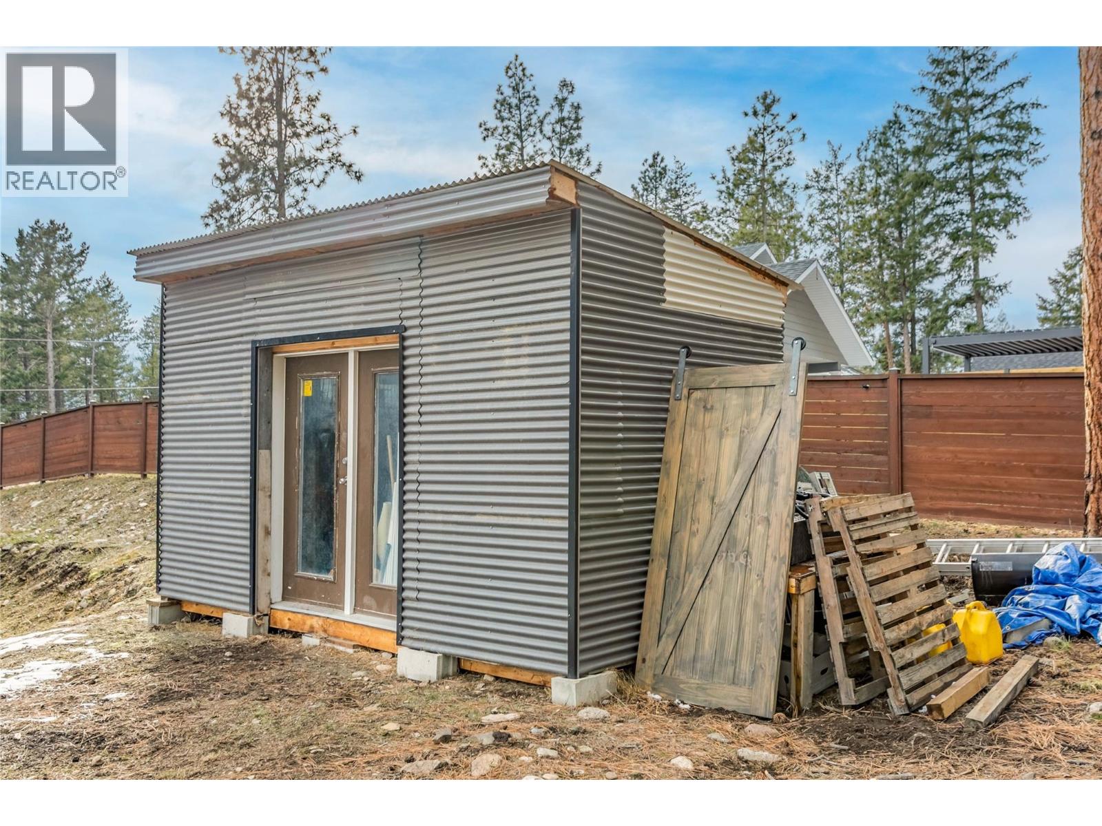  761 Fairbridge Road, Kelowna