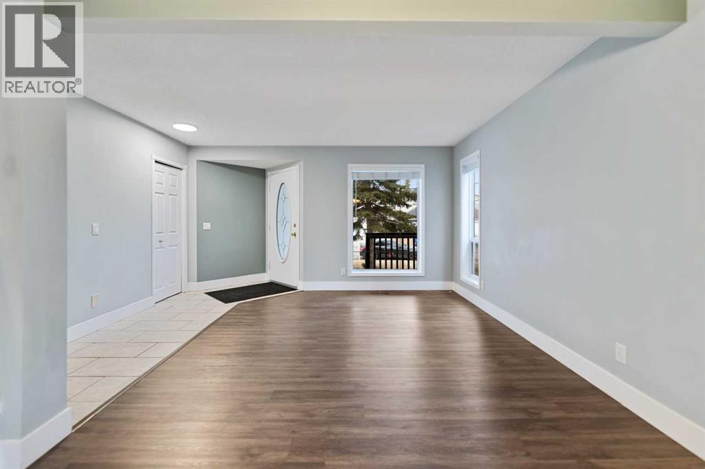 Single Family House for Sale in  Coral Springs Close NE Coral Springs Calgary 