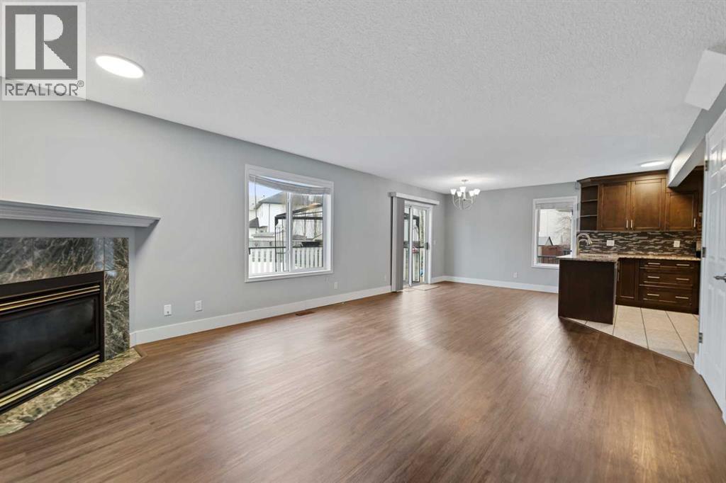 Single Family House for Sale in  Coral Springs Close NE Coral Springs Calgary 