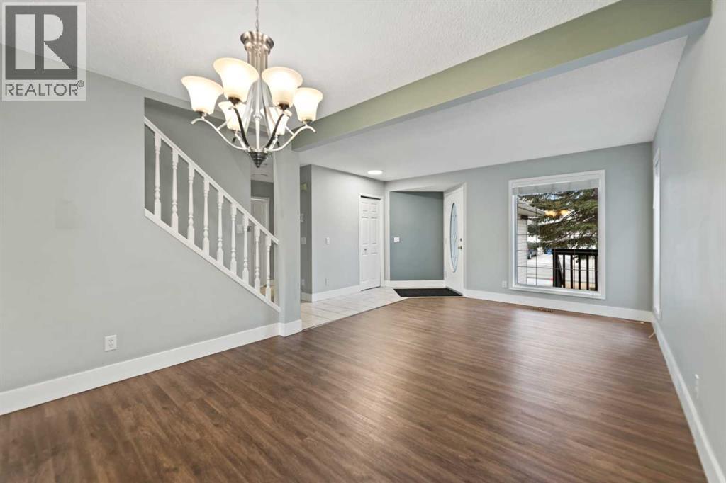 Single Family House for Sale in  Coral Springs Close NE Coral Springs Calgary 