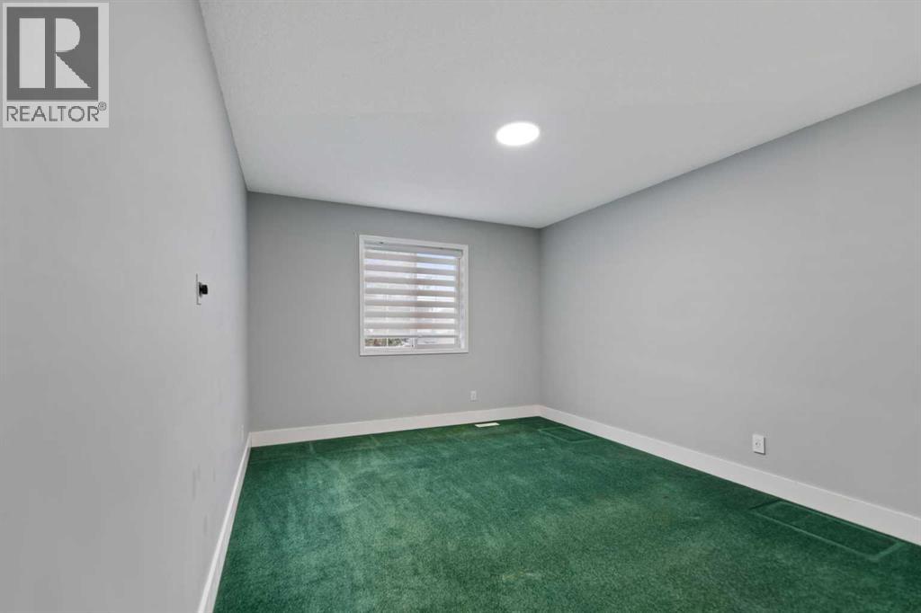 Single Family House for Sale in  Coral Springs Close NE Coral Springs Calgary 