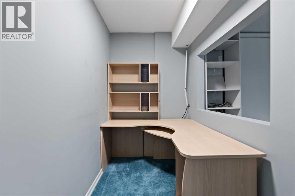 Single Family House for Sale in  Coral Springs Close NE Coral Springs Calgary 