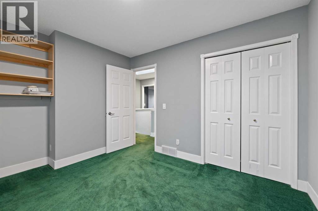 Single Family House for Sale in  Coral Springs Close NE Coral Springs Calgary 