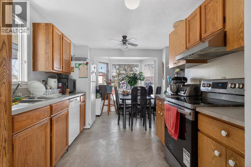 Single Family House for Sale in  Templeby Way NE Temple Calgary 