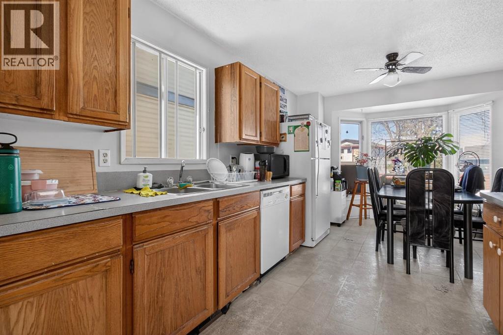 Single Family House for Sale in  Templeby Way NE Temple Calgary 