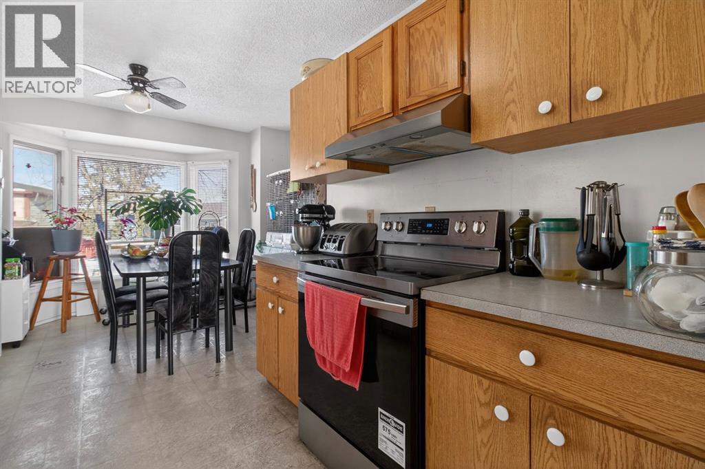 Single Family House for Sale in  Templeby Way NE Temple Calgary 