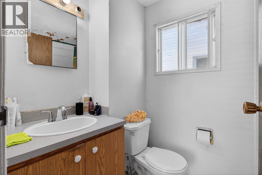 Single Family House for Sale in  Templeby Way NE Temple Calgary 