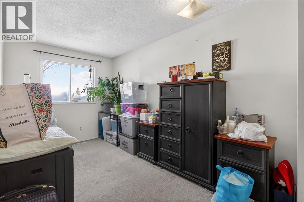 Single Family House for Sale in  Templeby Way NE Temple Calgary 