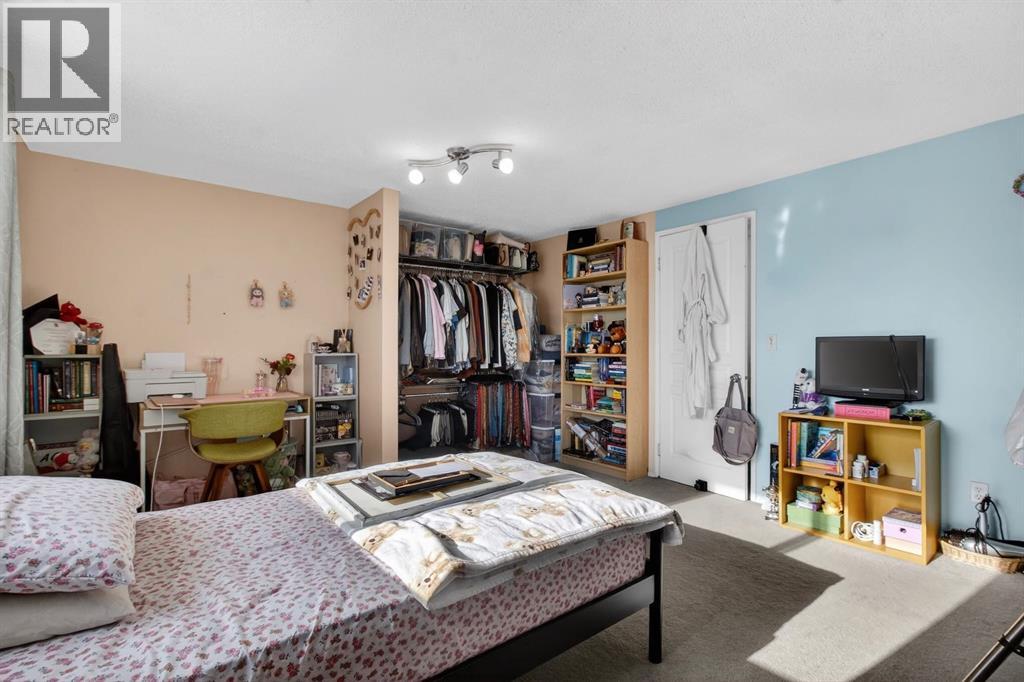 Single Family House for Sale in  Templeby Way NE Temple Calgary 