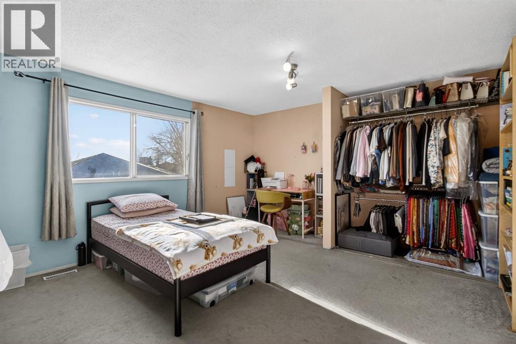 Single Family House for Sale in  Templeby Way NE Temple Calgary 