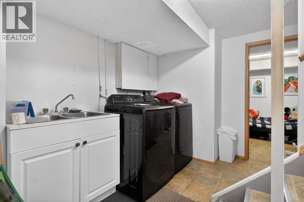 Single Family House for Sale in  Templeby Way NE Temple Calgary 