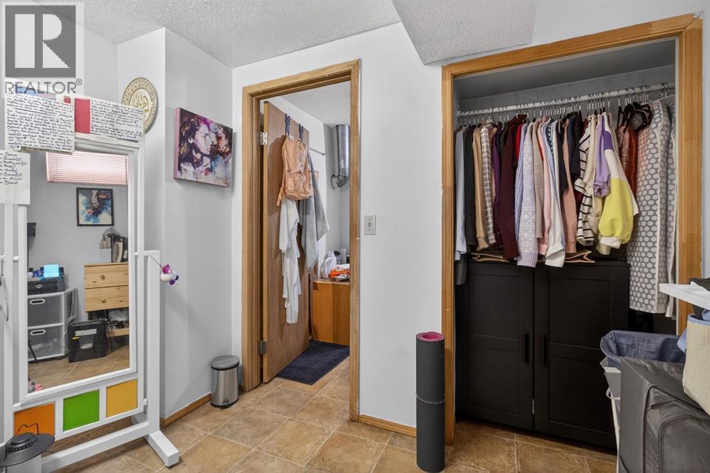 Single Family House for Sale in  Templeby Way NE Temple Calgary 