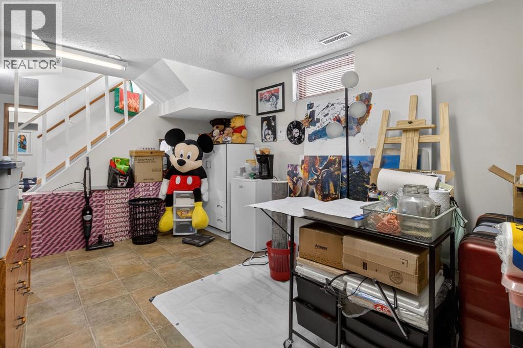 Single Family House for Sale in  Templeby Way NE Temple Calgary 