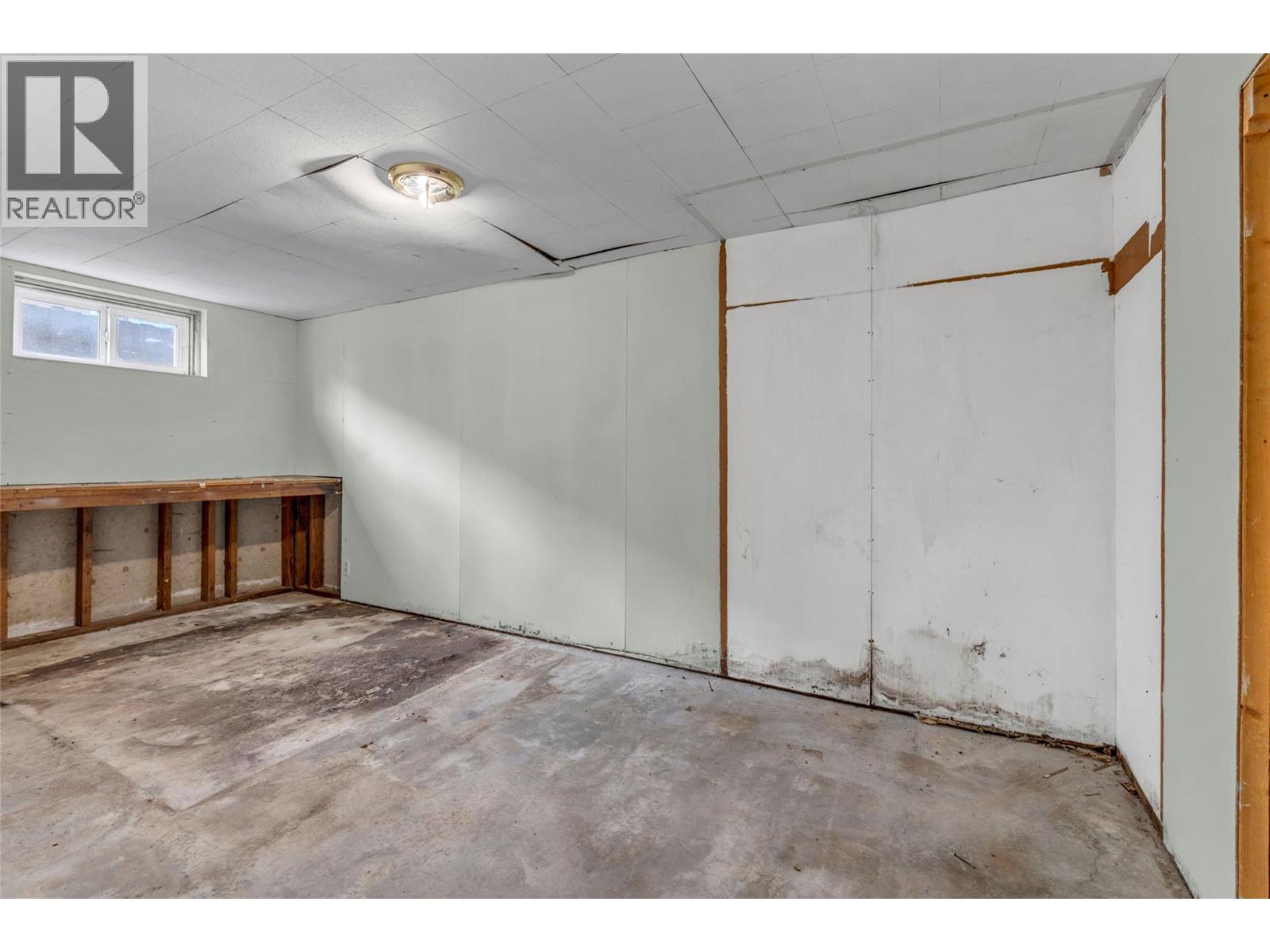  711 Nelson Avenue, Penticton