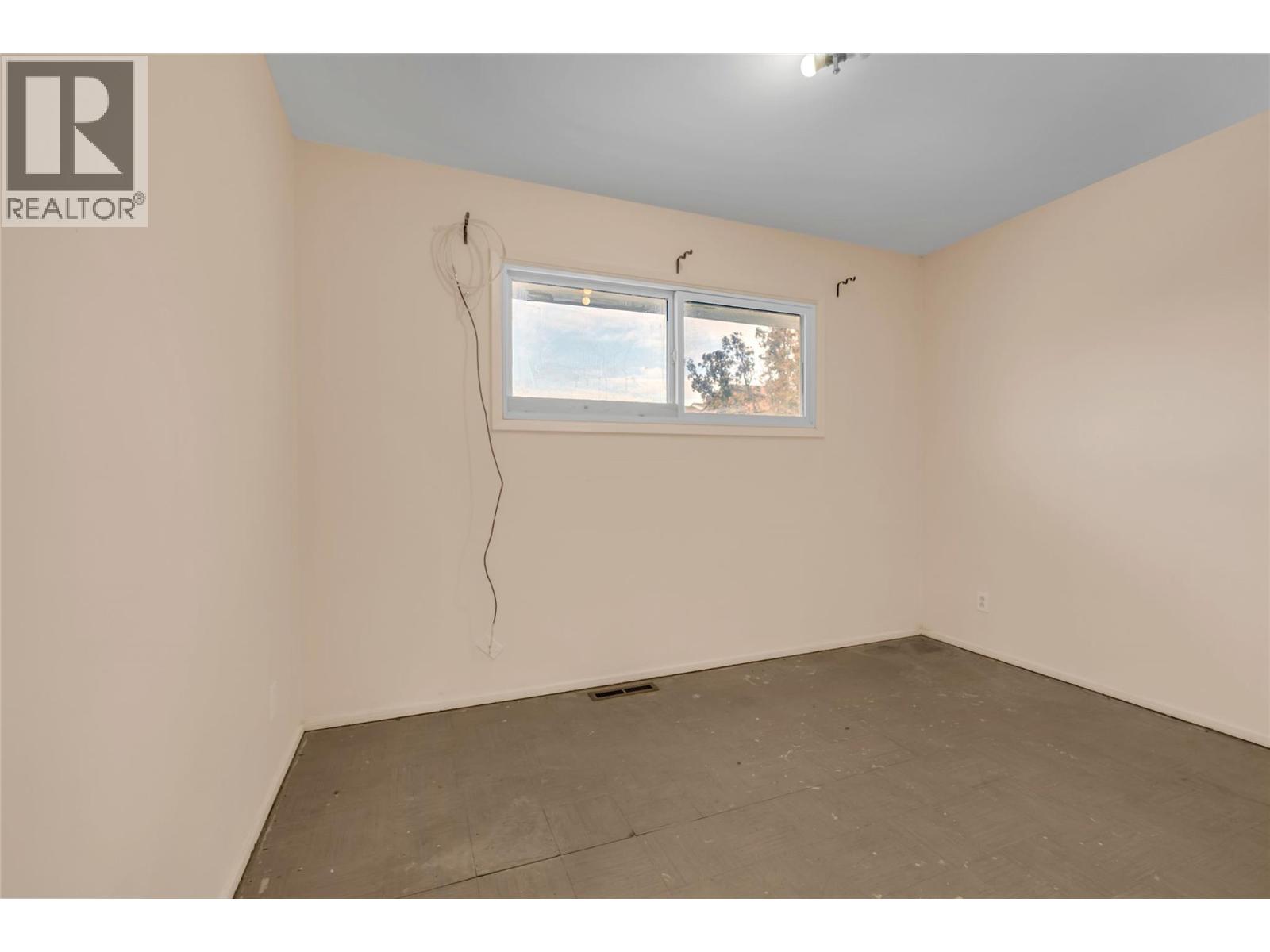  711 Nelson Avenue, Penticton