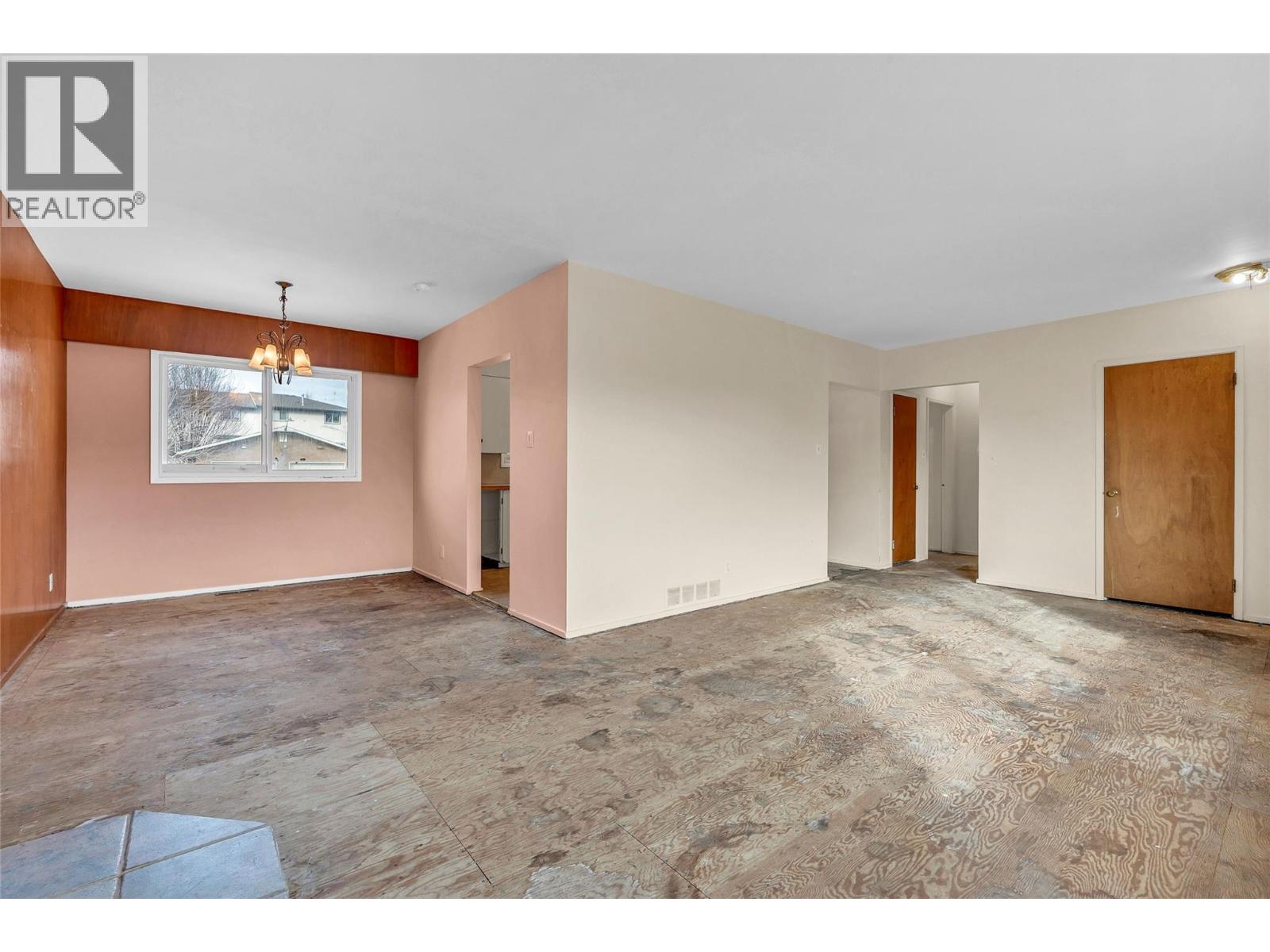  711 Nelson Avenue, Penticton