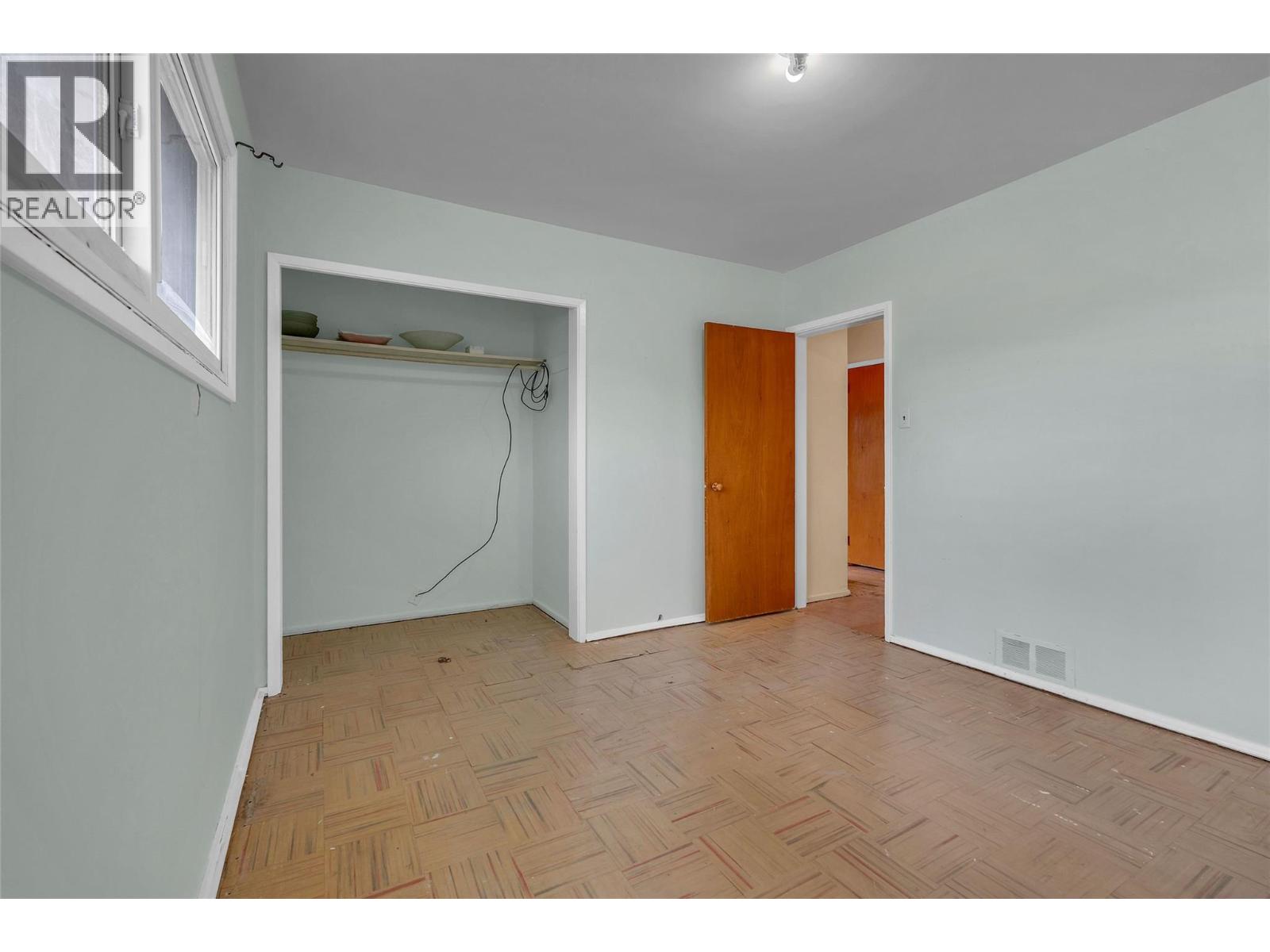  711 Nelson Avenue, Penticton