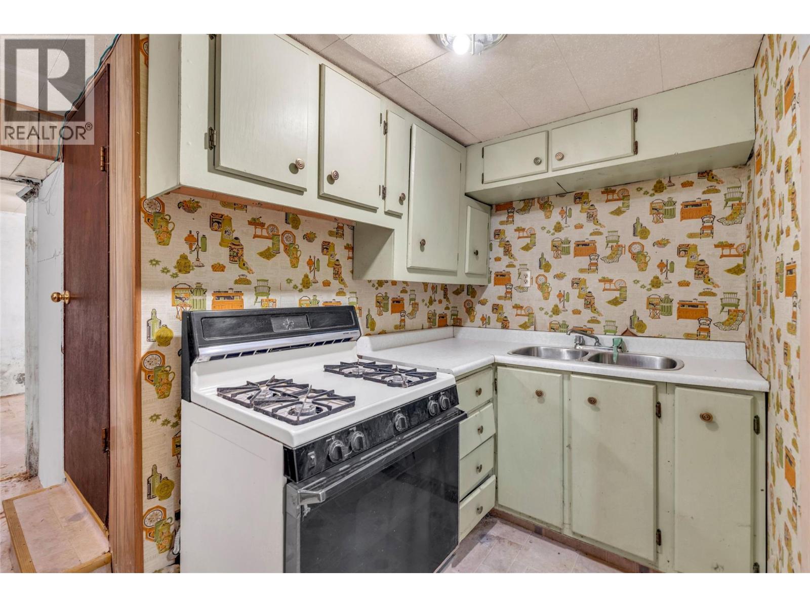  711 Nelson Avenue, Penticton