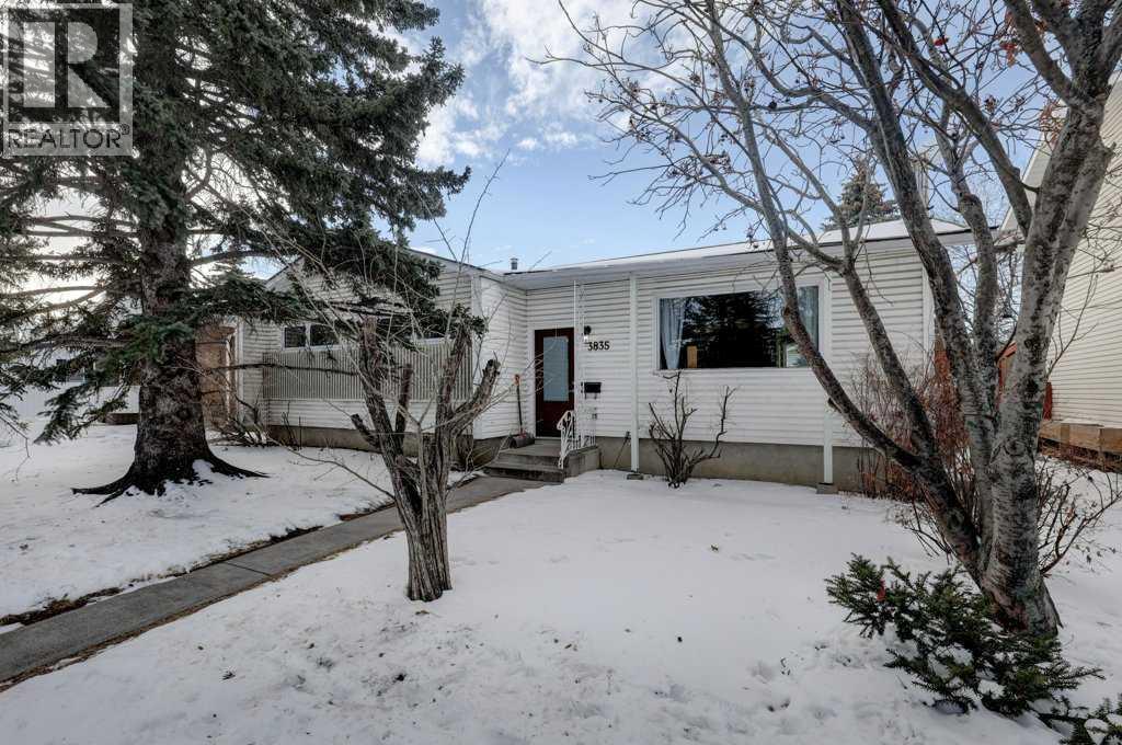 3835 Varsity Drive NW - Main photo, Calgary, Alberta