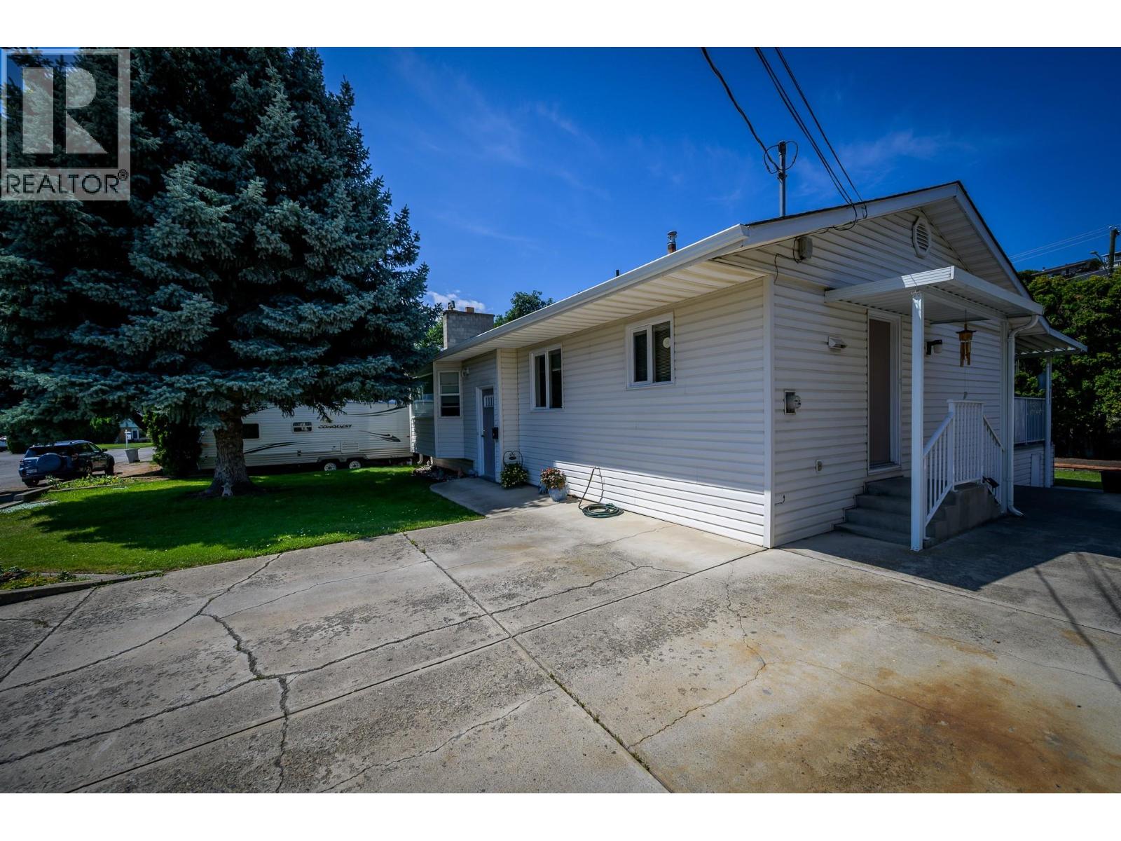 1743 SHERIDAN Drive, Kamloops