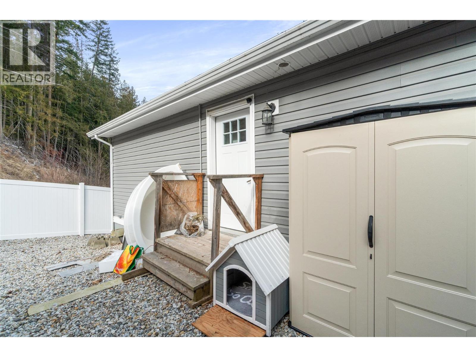 4540 72 Avenue NE, Canoe