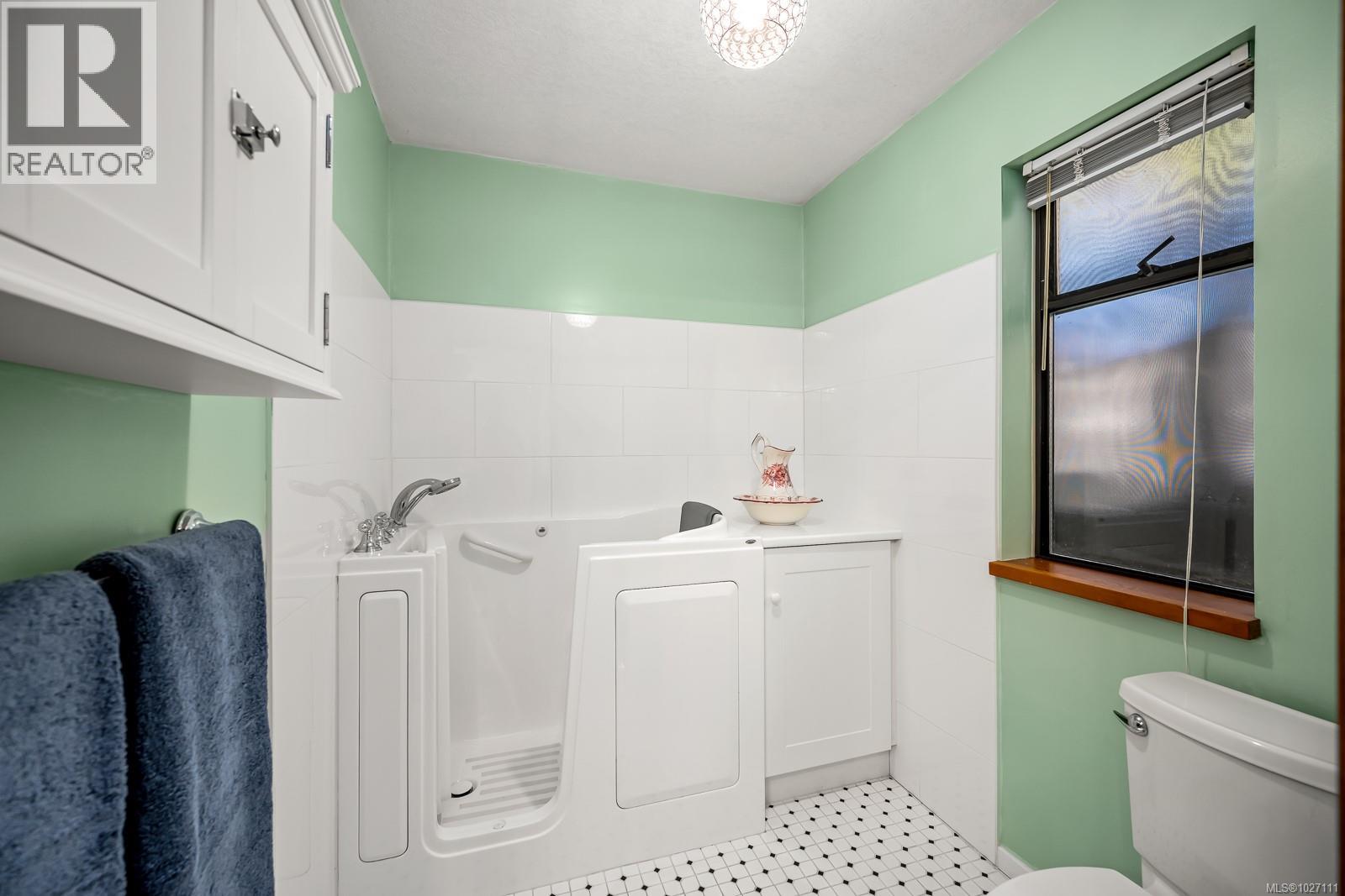 542 Washington Cres, Courtenay