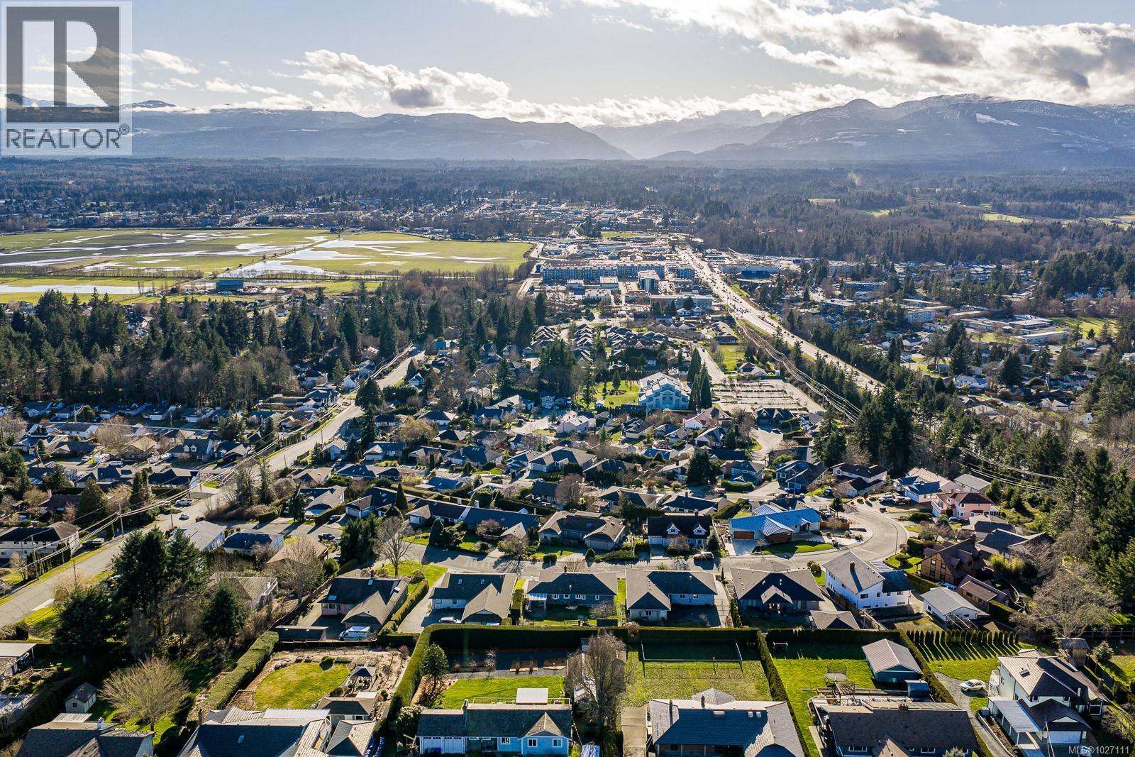 542 Washington Cres, Courtenay