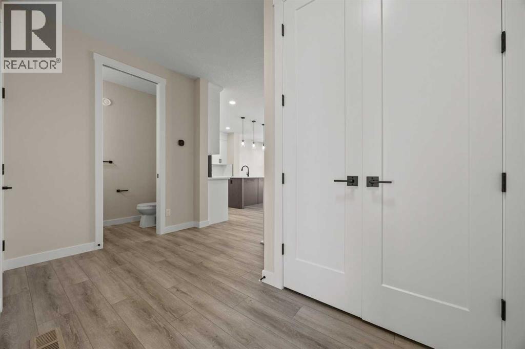 462 Kinniburgh Loop - Photo 3 of 45, Chestermere, Alberta