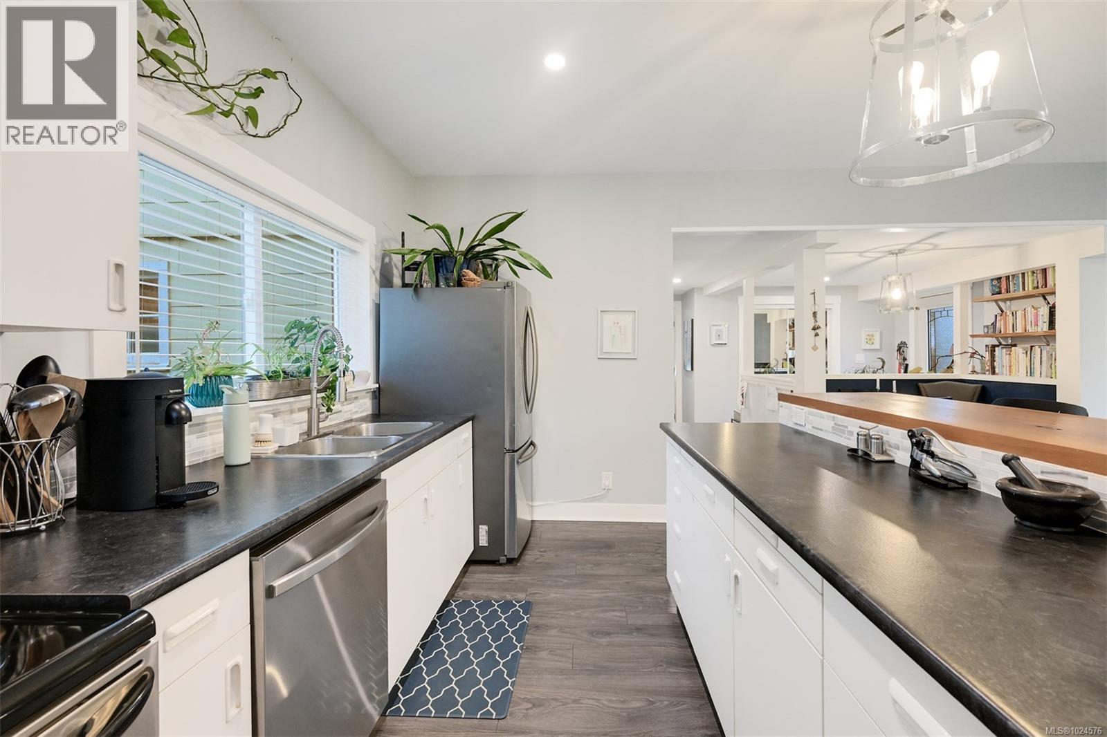 2035 Herd Rd, Duncan