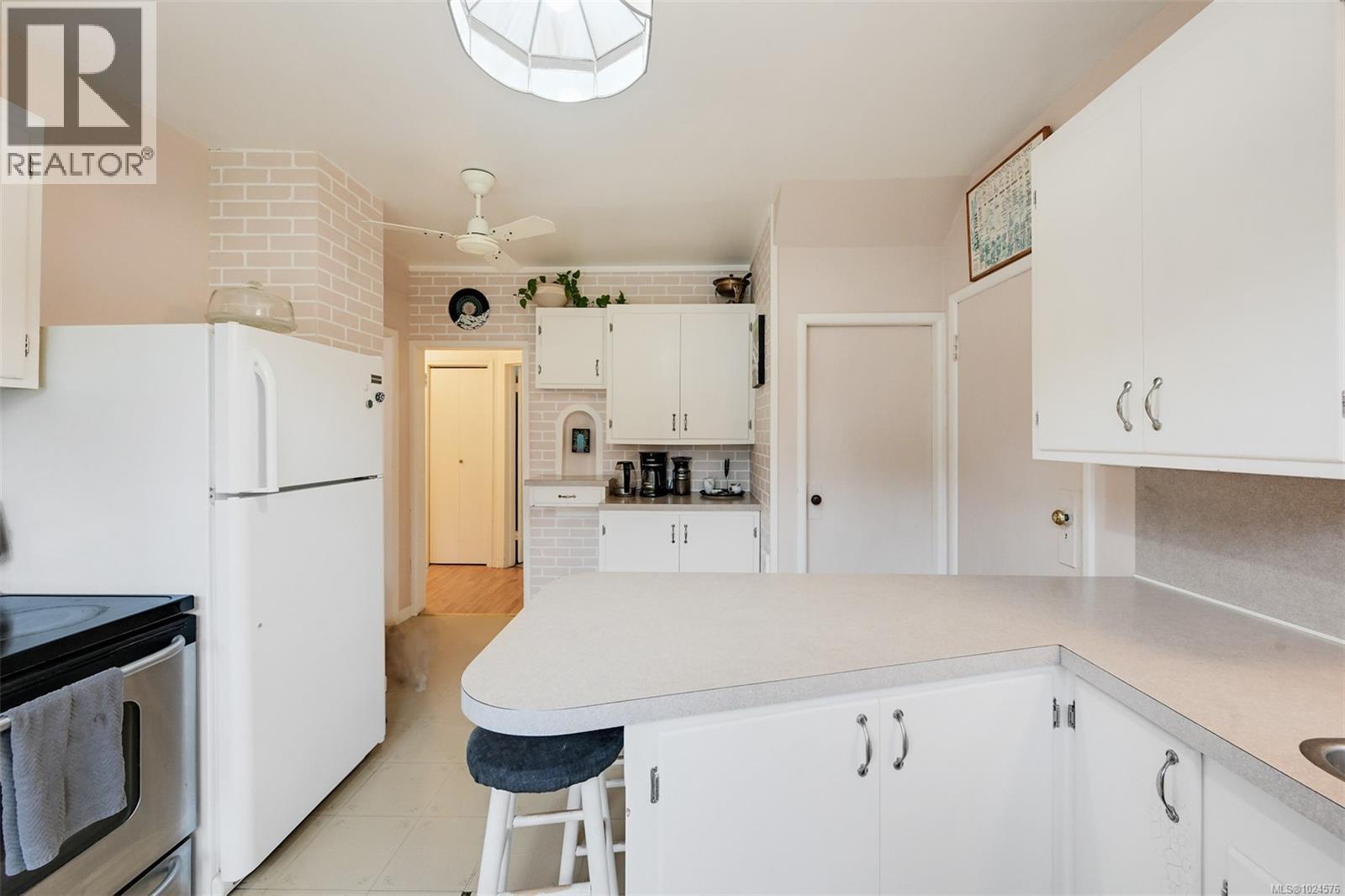 2035 Herd Rd, Duncan