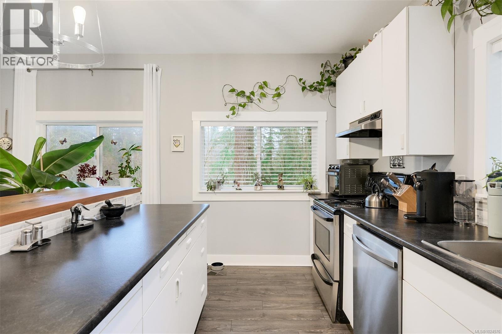 2035 Herd Rd, Duncan