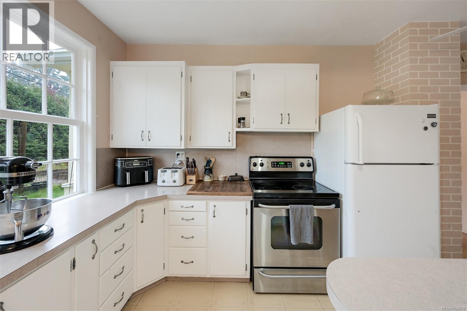 2035 Herd Rd, Duncan