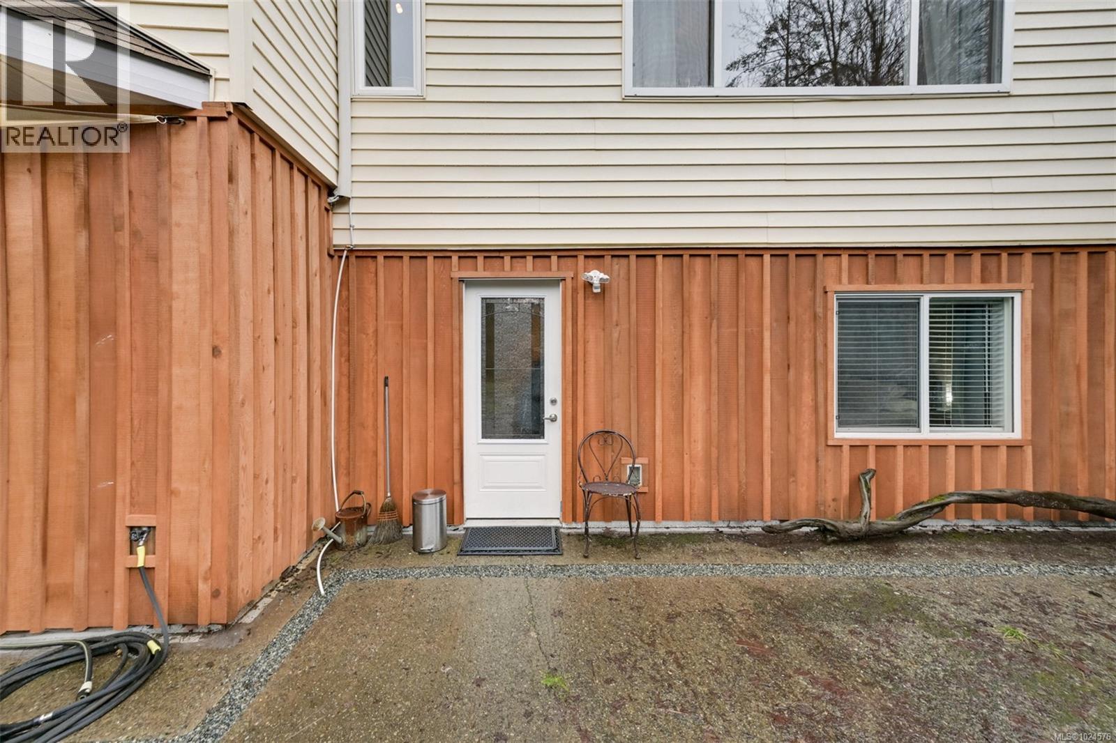 2035 Herd Rd, Duncan