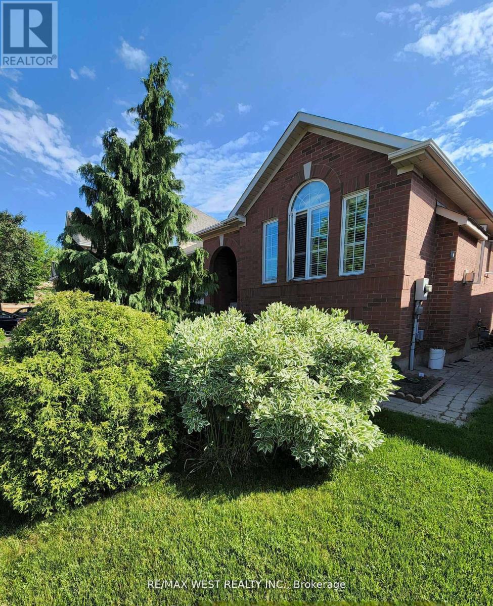 2223 LAPSLEY CRESCENT - Photo 3 of 22, Oakville (WM Westmount), Ontario