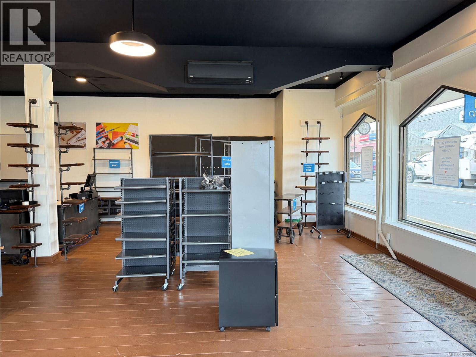 208 5th St - Photo 3 of 14, Courtenay, British Columbia