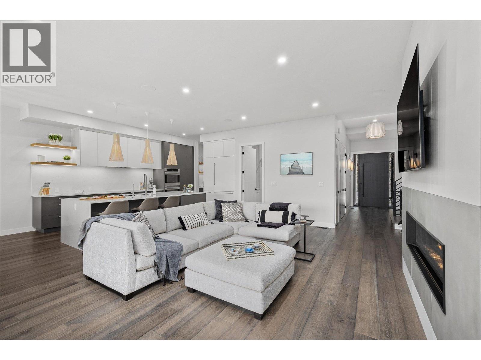  10058 Beacon Hill Drive, Lake Country