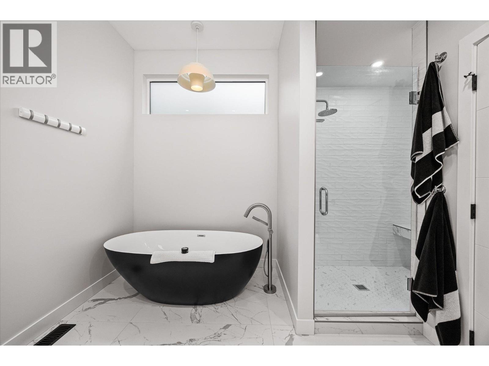  10058 Beacon Hill Drive, Lake Country