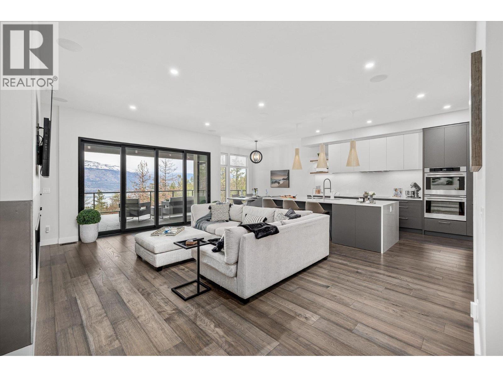  10058 Beacon Hill Drive, Lake Country