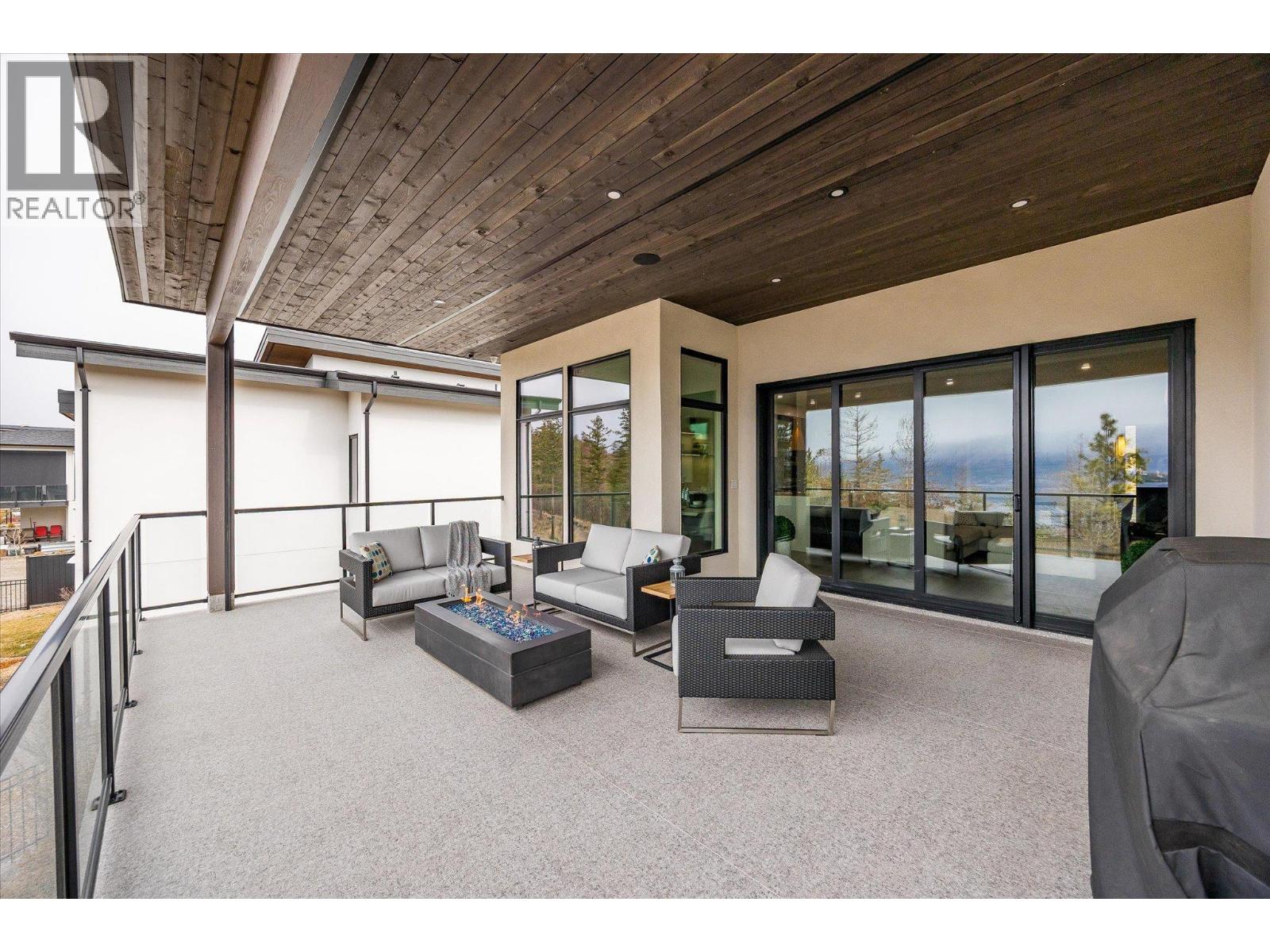  10058 Beacon Hill Drive, Lake Country