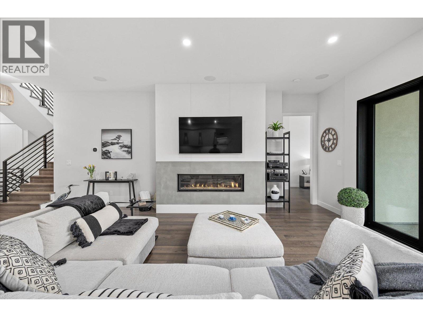  10058 Beacon Hill Drive, Lake Country