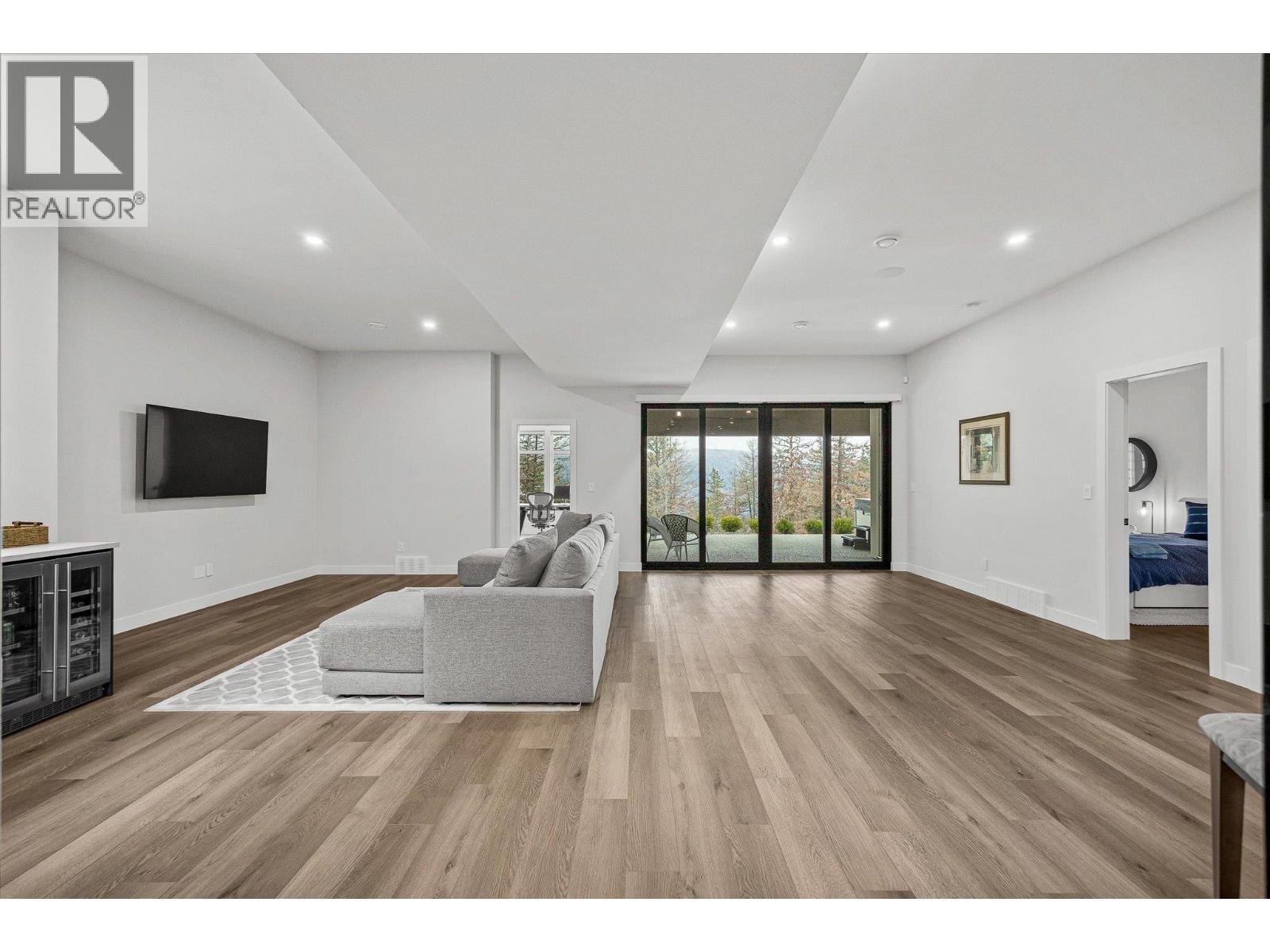  10058 Beacon Hill Drive, Lake Country