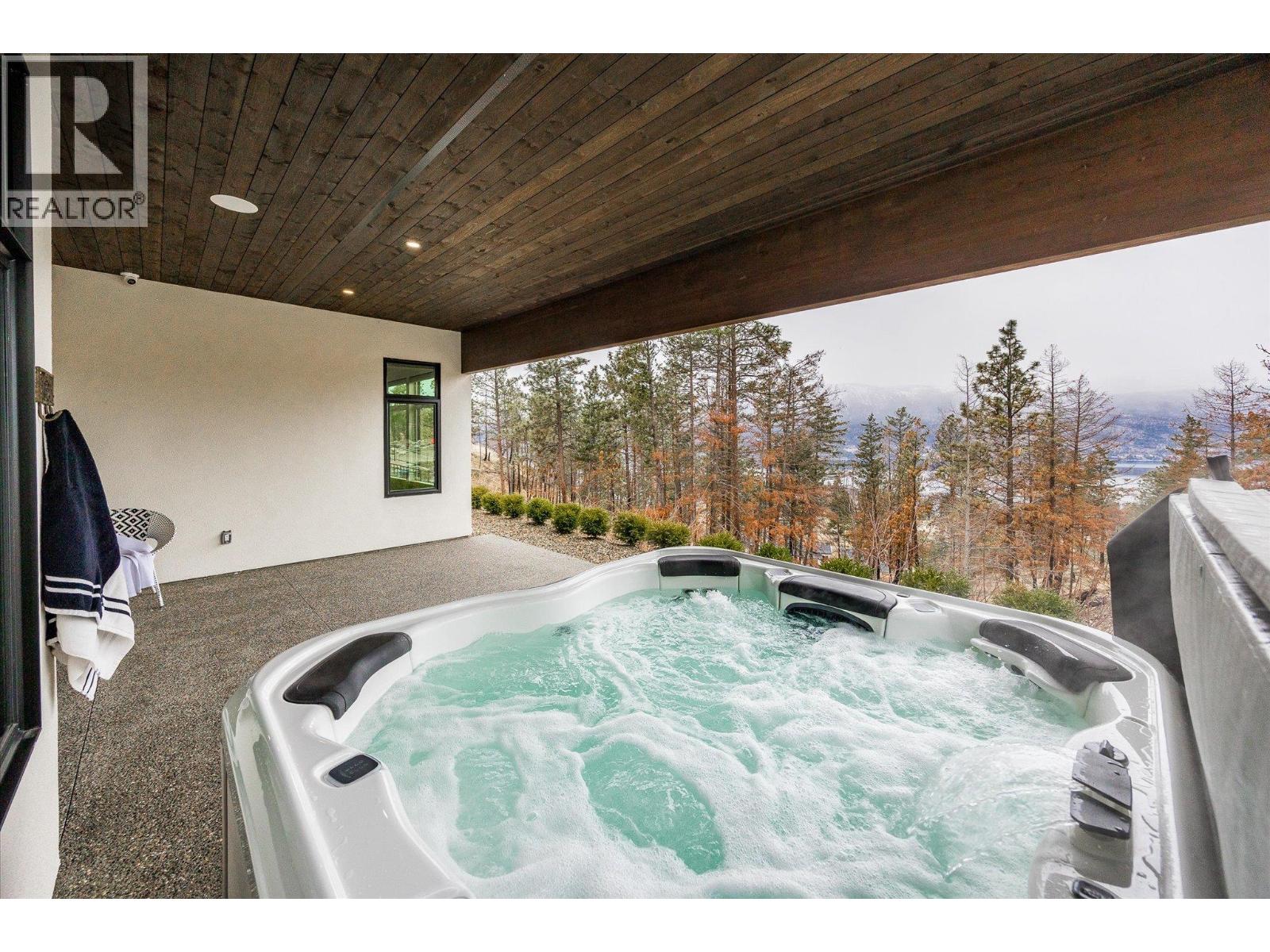  10058 Beacon Hill Drive, Lake Country