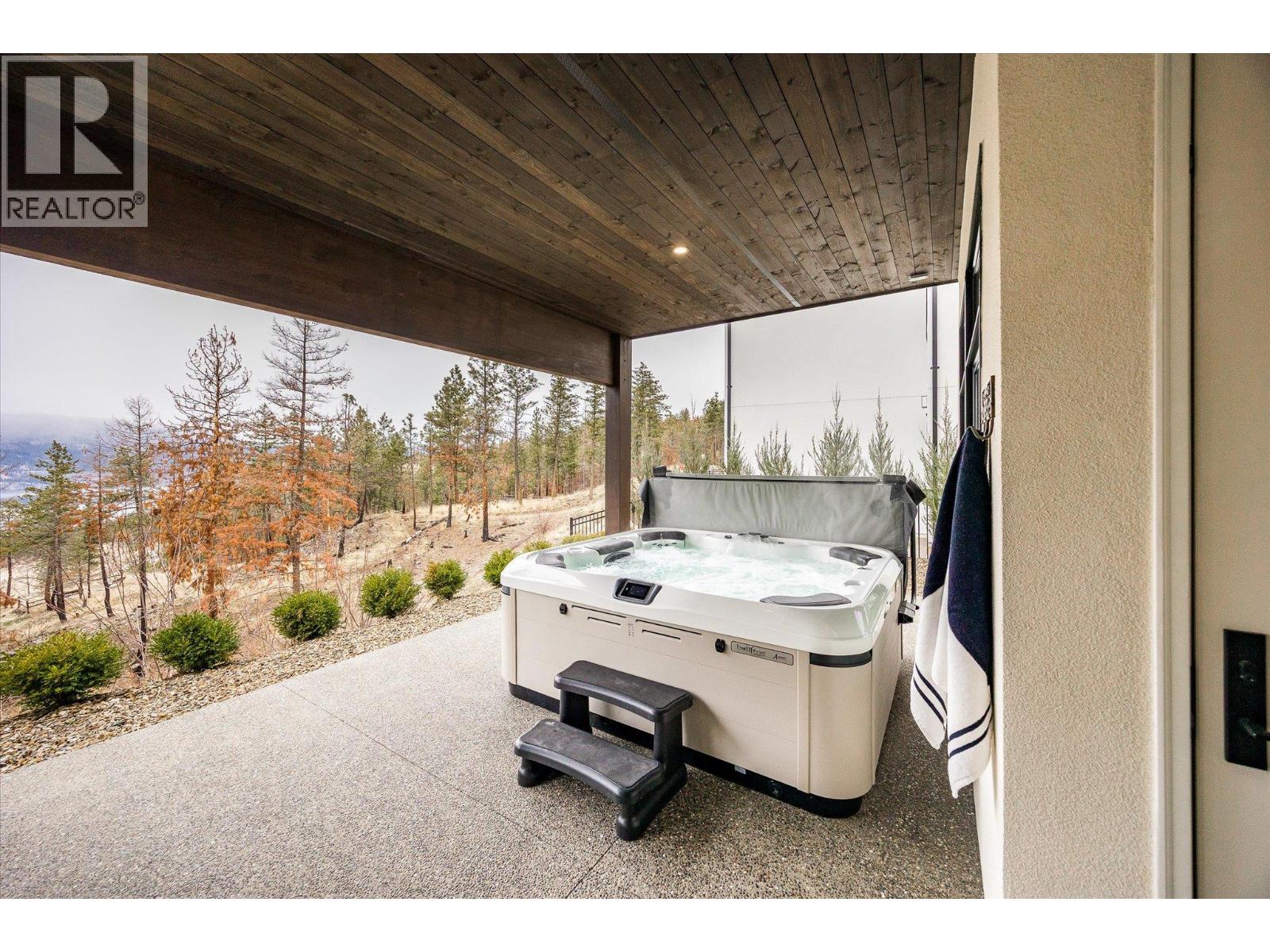  10058 Beacon Hill Drive, Lake Country