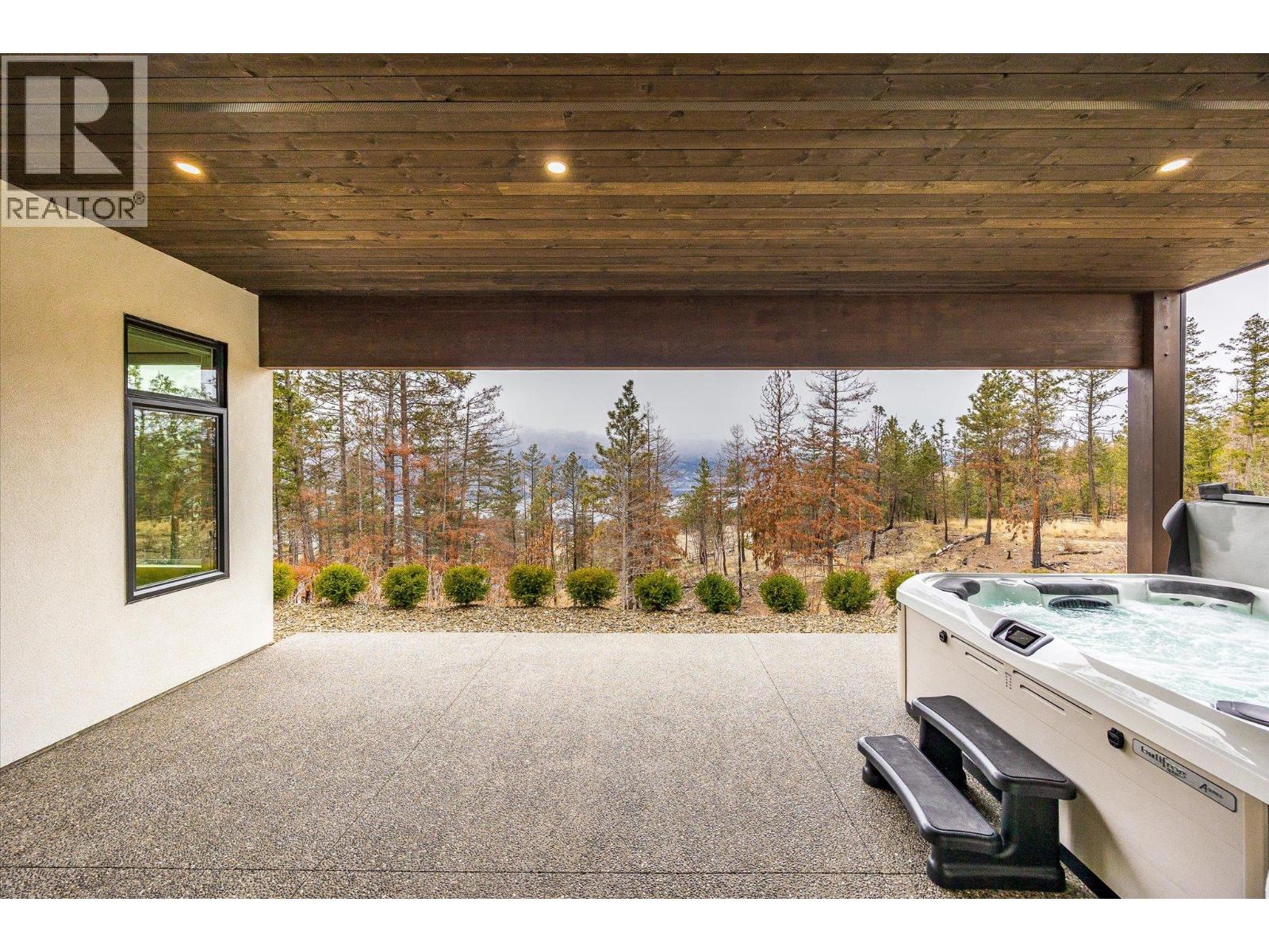 10058 Beacon Hill Drive, Lake Country
