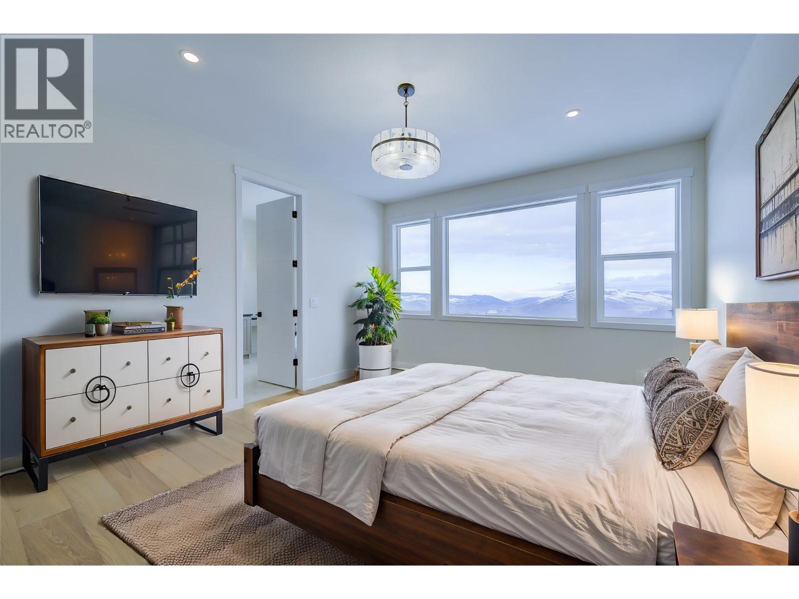 2140 LINFIELD Drive, Kamloops