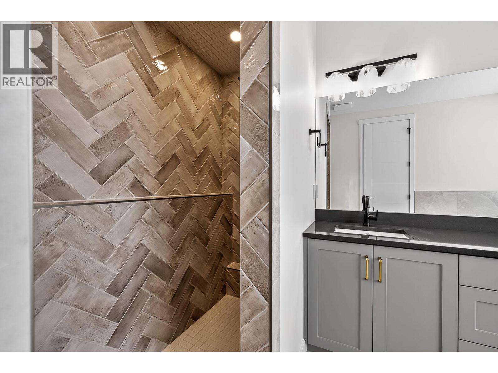 2140 LINFIELD Drive, Kamloops