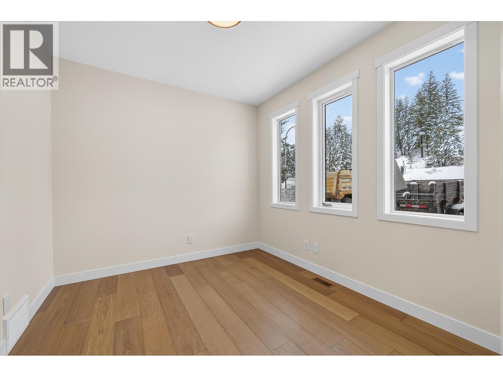 2140 LINFIELD Drive - 26