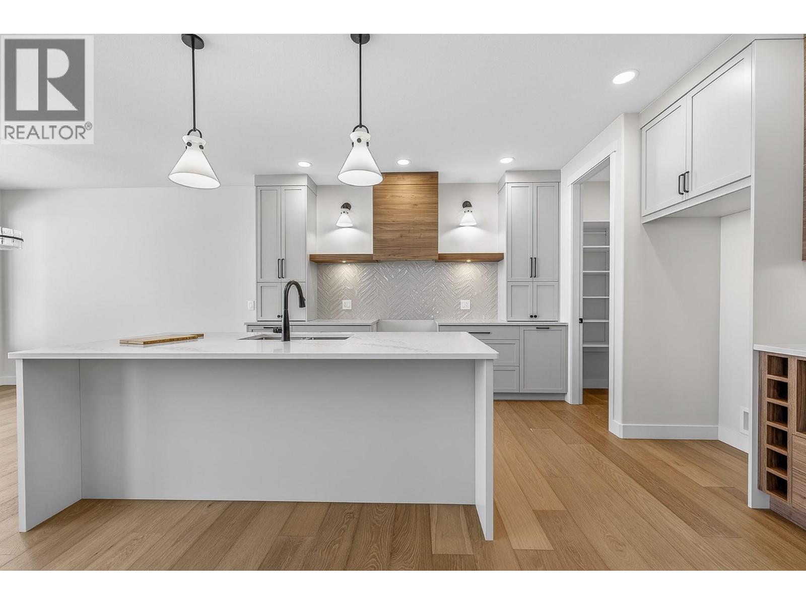 2140 LINFIELD Drive, Kamloops